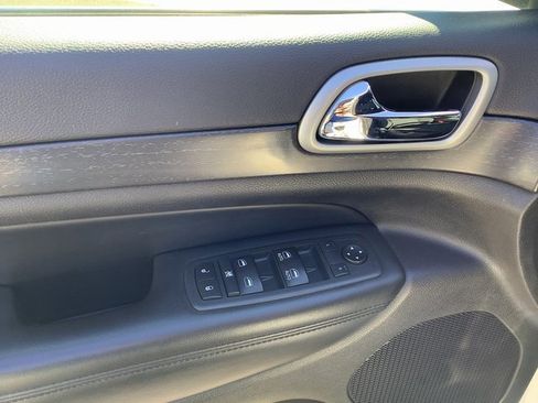 Used 2018 Jeep Grand Cherokee Laredo image 10