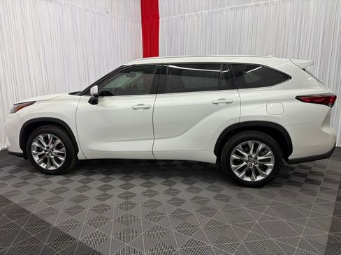 Used 2022 Toyota Highlander Limited FWD image 5