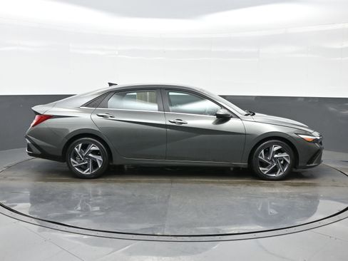 Certified 2025 Hyundai Elantra SEL image 7