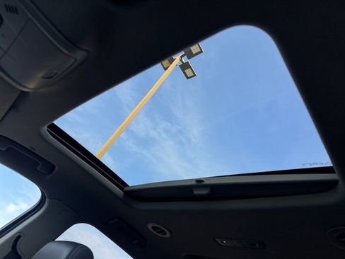 Used 2019 Buick Enclave Essence image 25