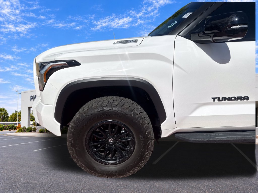 Used 2025 Toyota Tundra Limited AWD/4WD image 33
