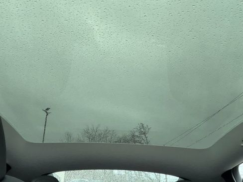 Used 2024 Tesla Model Y Performance image 13