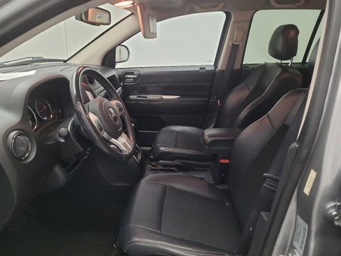 Used 2017 Jeep Compass Latitude FWD image 17
