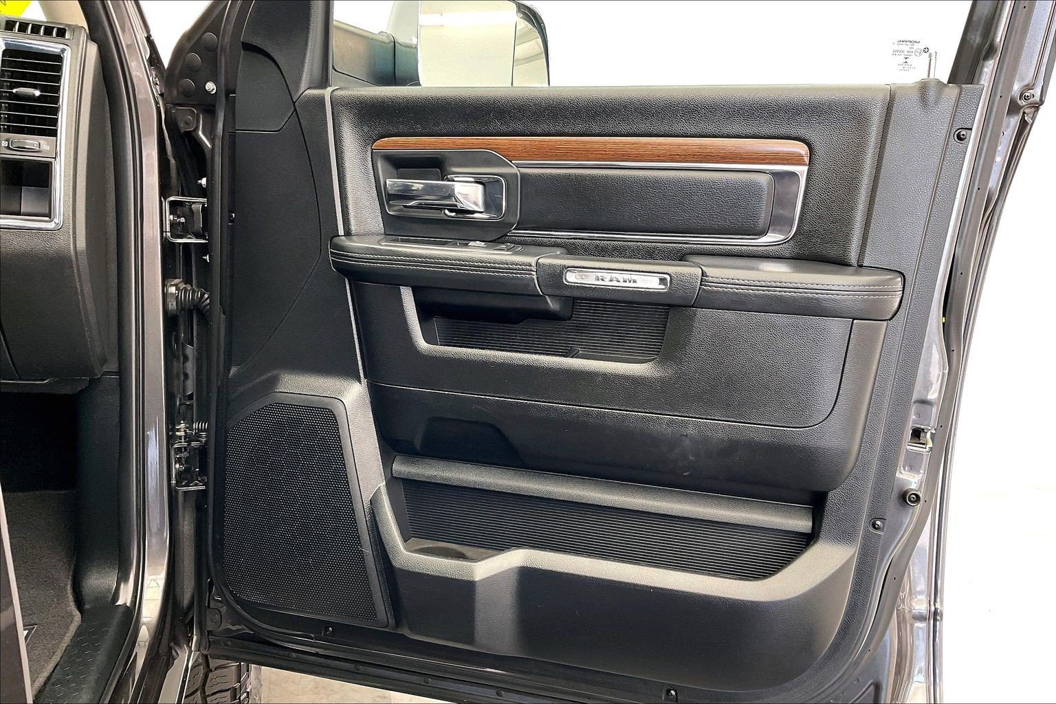 Used 2016 RAM 2500 Laramie AWD/4WD image 25
