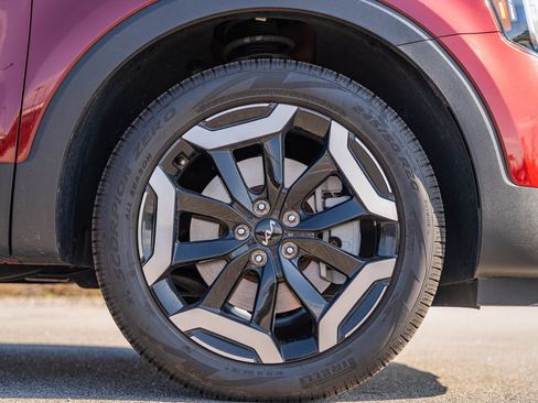 Used 2023 Kia Telluride EX w/ EX Captain's Chair Package image 9