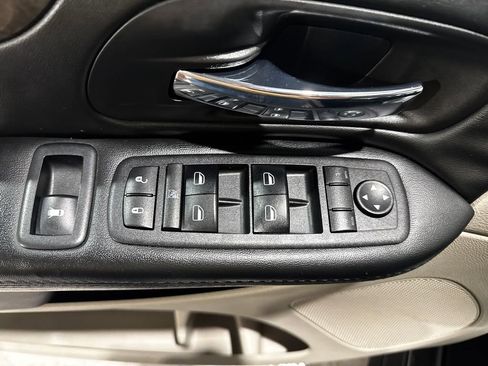 Used 2018 Dodge Grand Caravan SE image 18