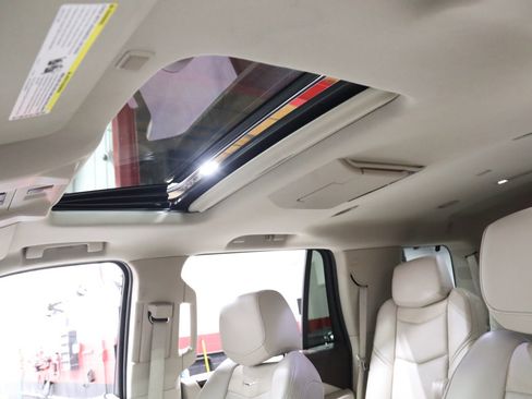 Used 2015 Cadillac Escalade Luxury AWD/4WD image 68