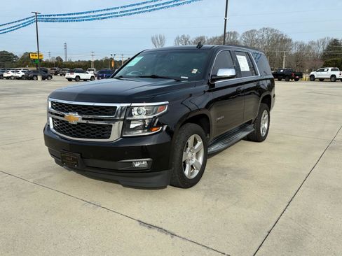 Used 2019 Chevrolet Tahoe LT w/ Luxury Package image 2