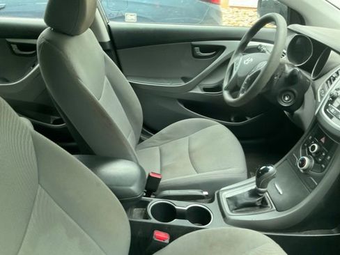 Used 2015 Hyundai Elantra SE w/ Option Group 02 FWD image 3