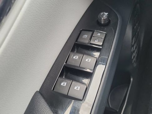 Used 2016 Toyota Prius Four Touring FWD image 19