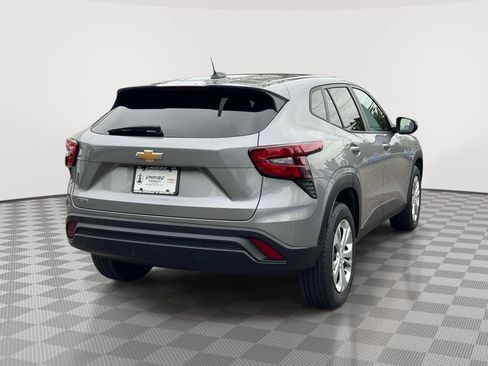 Used 2024 Chevrolet Trax LS w/ Driver Confidence Package FWD image 4