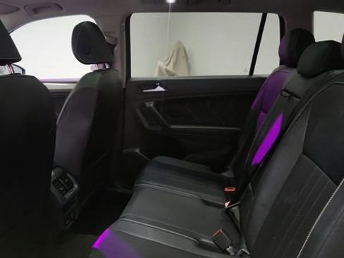 Used 2024 Volkswagen Tiguan SE image 18