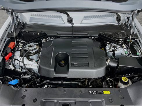 Used 2023 Land Rover Defender 110 X-Dynamic SE image 32