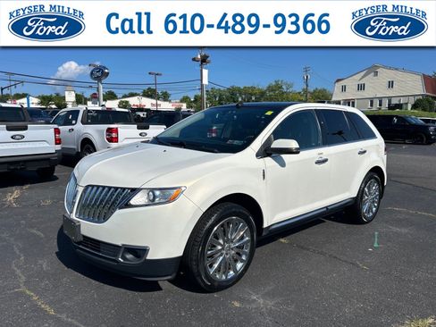 Used 2013 Lincoln MKX AWD image 1