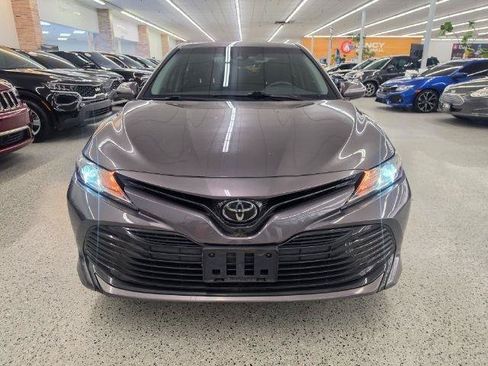 Used 2020 Toyota Camry LE FWD image 3