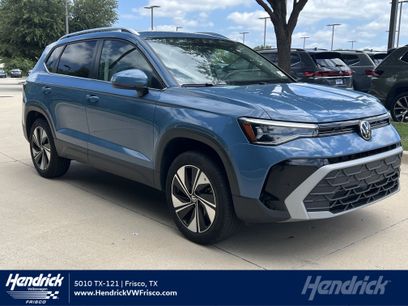 Used 2025 Volkswagen Taos SE w/ Panoramic Sunroof Package