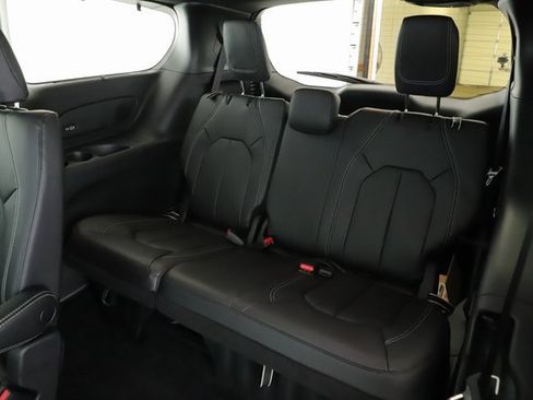New 2026 Chrysler Pacifica Select image 33