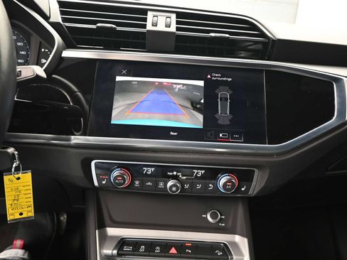 Used 2022 Audi Q3 2.0T Premium image 16