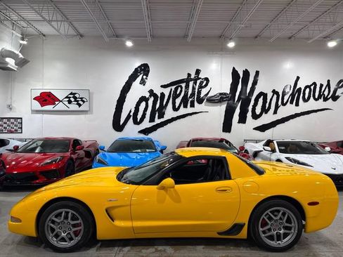 Used 2004 Chevrolet Corvette Z06 w/ Memory Package RWD image 2