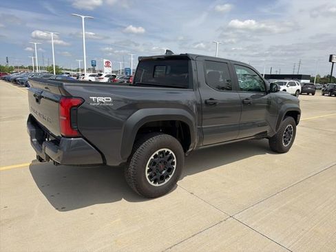Used 2024 Toyota Tacoma TRD Off-Road w/ TRD Off Road Upgrade Package AWD/4WD image 10