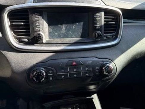 Used 2020 Kia Sorento LX FWD image 7