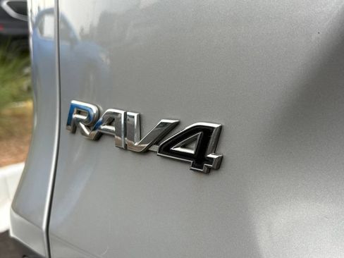Used 2021 Toyota RAV4 XLE FWD image 22