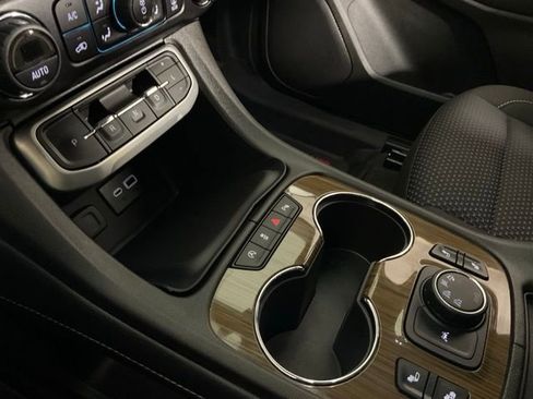 Used 2023 GMC Acadia SLE w/ Driver Convenience Package image 22