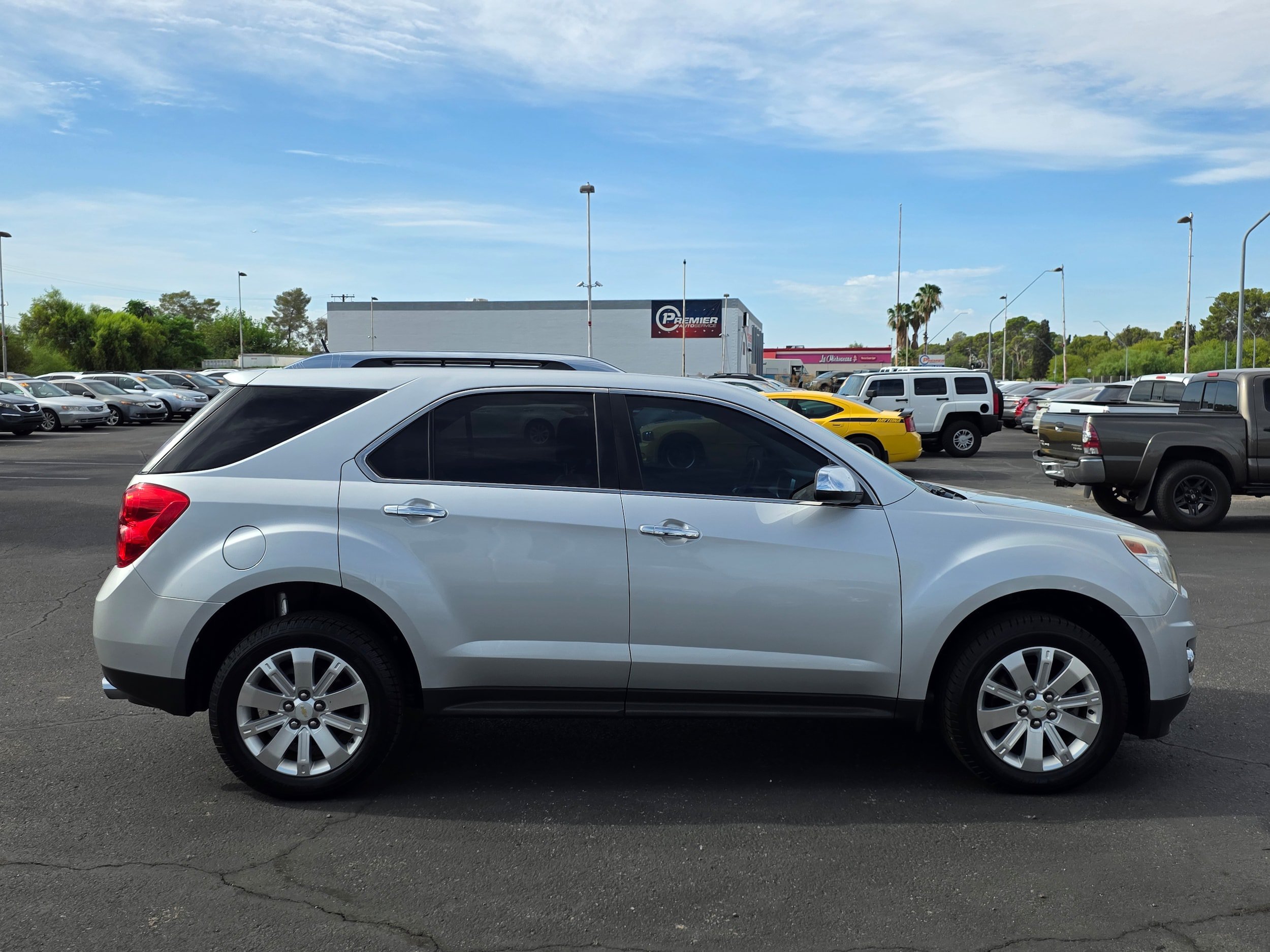 Used 2010 Chevrolet Equinox LT w/ Chrome Appearance Package FWD image 6