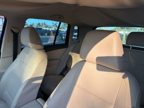 Used 2011 Volkswagen Tiguan SEL image 10