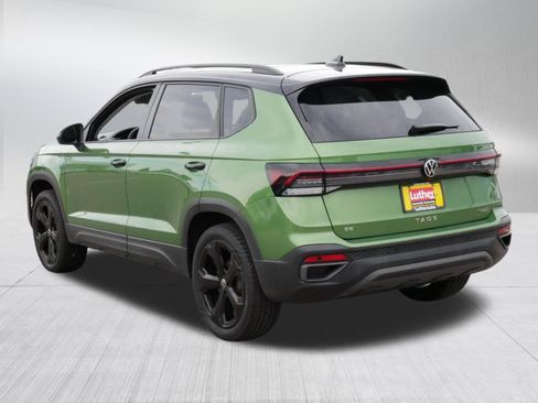 Used 2025 Volkswagen Taos SE AWD/4WD image 5
