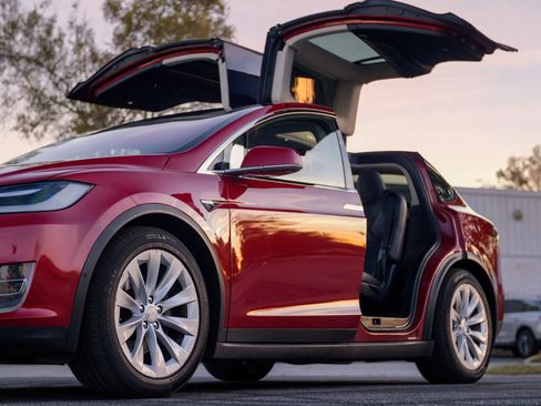 Used 2017 Tesla Model X 75D image 6