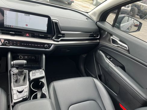 Used 2025 Kia Sportage EX image 12