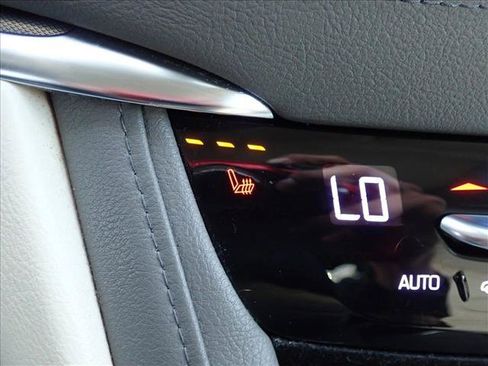 Used 2017 Cadillac XT5 Luxury w/ Driver Awareness Package FWD image 22