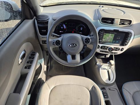 Used 2017 Kia Soul EV + w/ Sun & Fun Package image 13