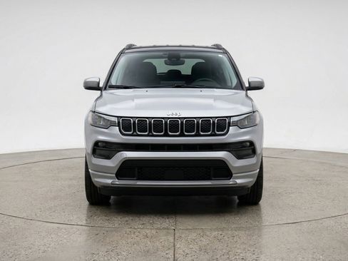 Used 2025 Jeep Compass Limited AWD/4WD image 2