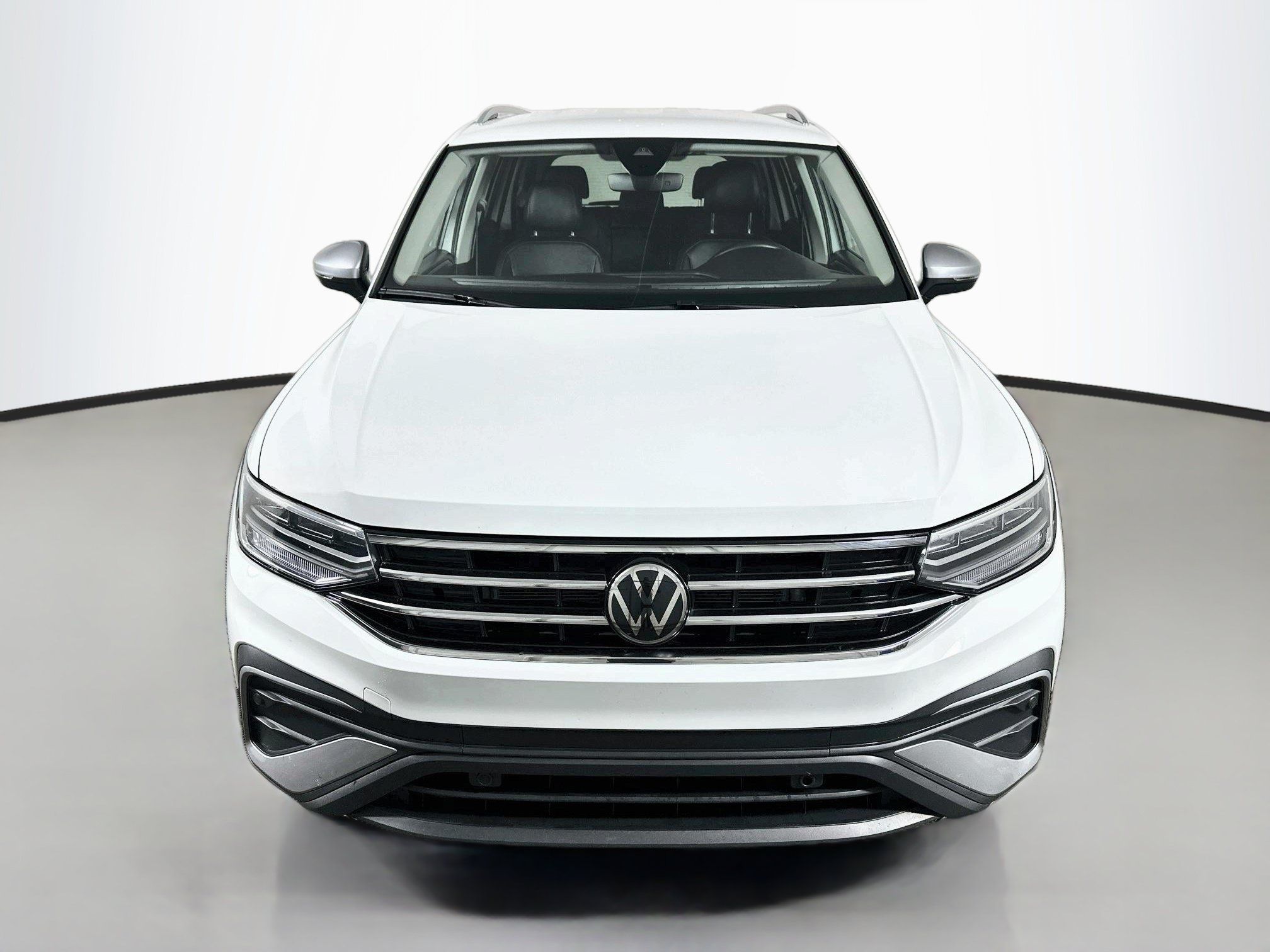 Used 2024 Volkswagen Tiguan Wolfsburg Edition AWD/4WD image 2