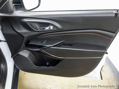 Used 2025 Chevrolet Trax RS image 23