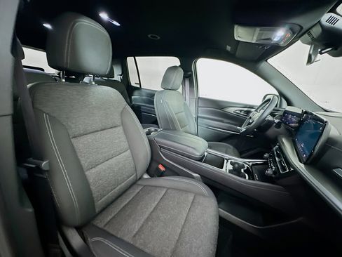 Used 2025 Chevrolet Traverse LT image 33