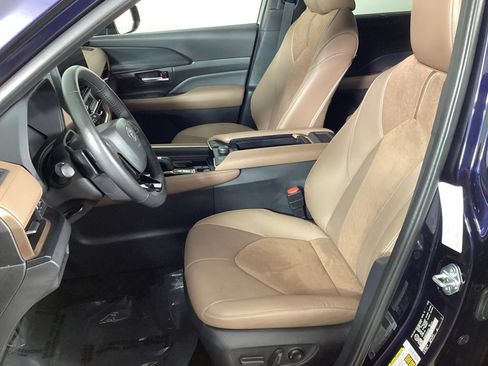 Used 2025 Toyota Grand Highlander AWD Hybrid image 12