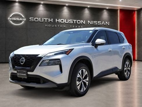 Used 2021 Nissan Rogue SV FWD image 2