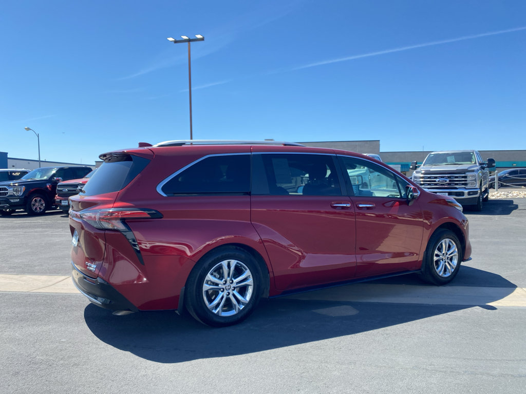 Used 2023 Toyota Sienna Platinum AWD/4WD image 25