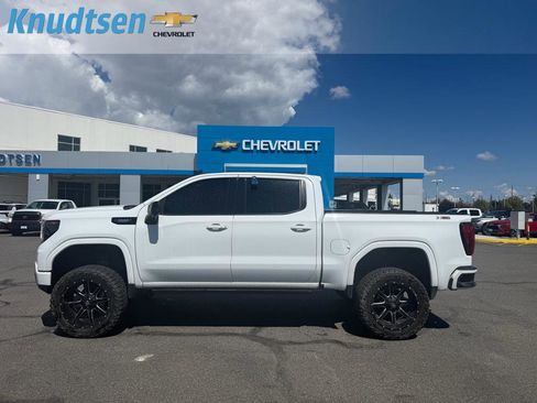Used 2022 GMC Sierra 1500 Elevation w/ Elevation Premium Package AWD/4WD image 4