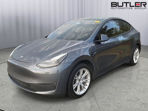 Used 2023 Tesla Model Y AWD image 2