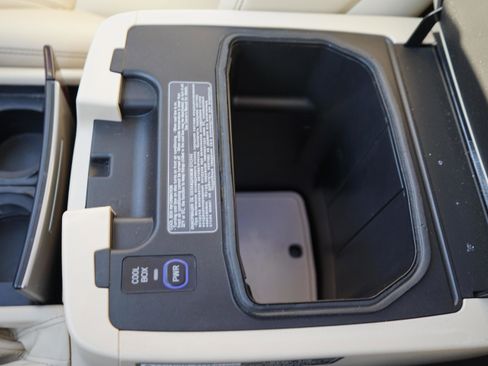 Used 2014 Lexus LX 570 4WD image 22