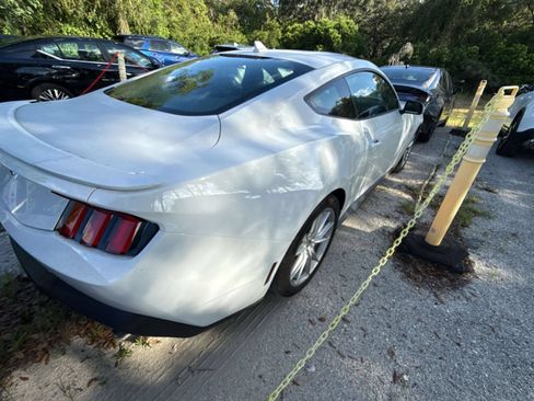 Used 2025 Ford Mustang GT Premium RWD image 7