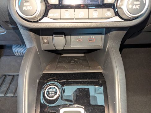 New 2025 Nissan Versa SR w/ Trunk Package image 22