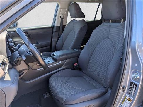 Used 2021 Toyota Highlander LE FWD image 15
