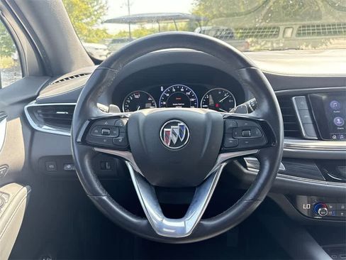 Used 2024 Buick Enclave Premium image 17