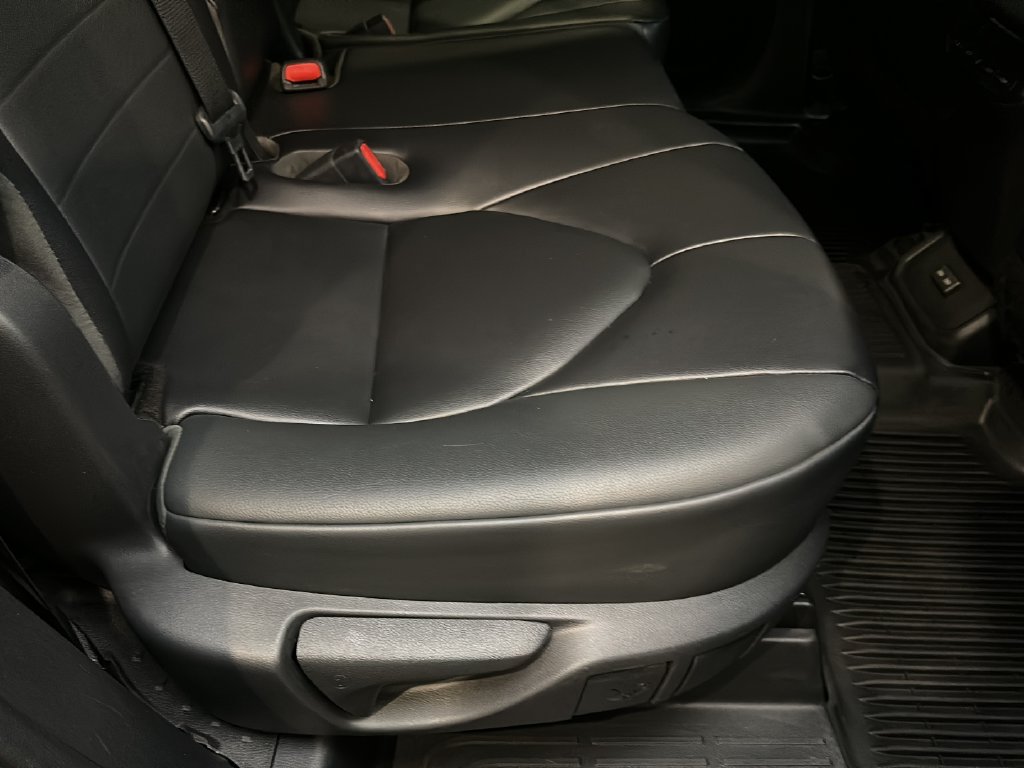 Used 2023 Toyota Highlander XLE AWD/4WD image 19