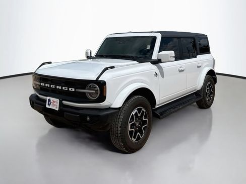 Used 2025 Ford Bronco Outer Banks AWD/4WD image 3